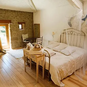  Séjour chez l'habitant Un Jardin Sur La Colline France