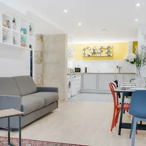 Loft Design For 8 People In Heart Of Apartment