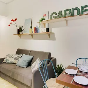 Design For 4 People Between Louvre & Opera Apartment